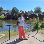 Soy estudiante de 4° de Traduccion e Interpretacion y tengo +1 año de experiencia dando clases particulares de inglés y francés.